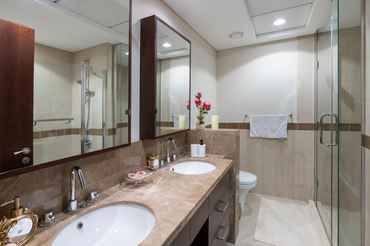 Downtown Dubai, Luxury 2 Bed 2 Bath - Pool, Gym, Aircon, Parking - Views Of The Fountain & Burj Khalifa Appartement Dubai